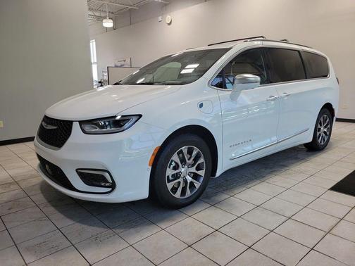 2024 Chrysler Pacifica Hybrid Pinnacle