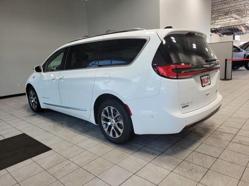 2024 Chrysler Pacifica Hybrid Pinnacle