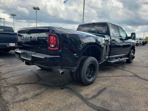 Diamond Black 2026 RAM 3500 Big Horn
