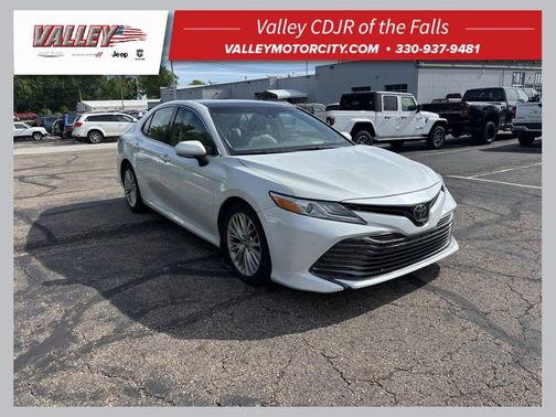 Pearl 2018 Toyota Camry XLE