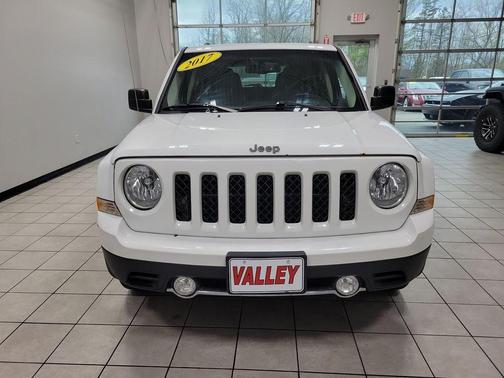 Bright White Clearcoat 2017 Jeep Patriot High Altitude
