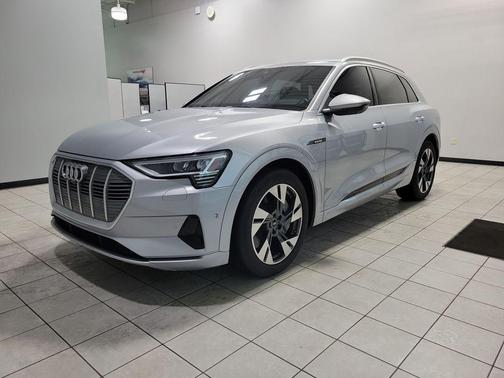 2022 Audi e-tron Premium Plus