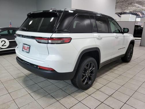 Bright White Clearcoat 2025 Jeep Grand Cherokee Limited