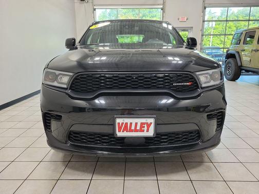 DB Black Crystal Clearcoat 2024 Dodge Durango GT