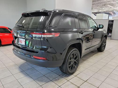 2025 Jeep Grand Cherokee Laredo