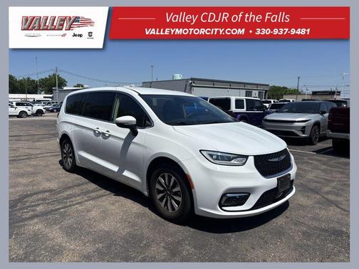 Bright White Clearcoat 2023 Chrysler Pacifica Hybrid Touring L