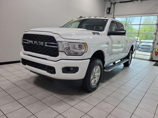 Bright White Clearcoat 2022 RAM 2500 Big Horn