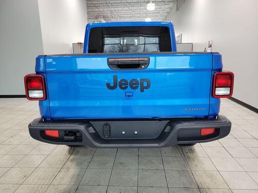 2026 Jeep Gladiator Sport