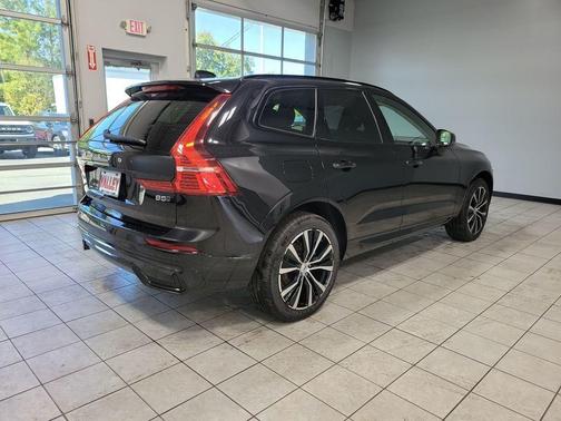 2025 Volvo XC60 B5 Plus