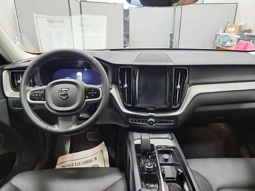 2025 Volvo XC60 B5 Plus