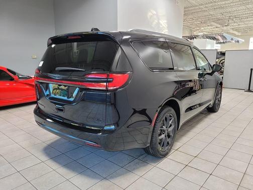 2026 Chrysler Pacifica Limited