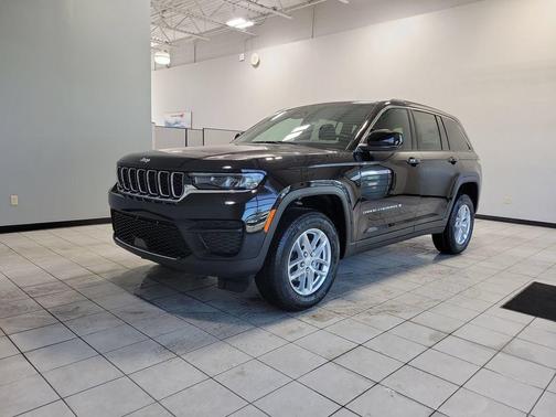 Diamond Black 2026 Jeep Grand Cherokee Laredo X