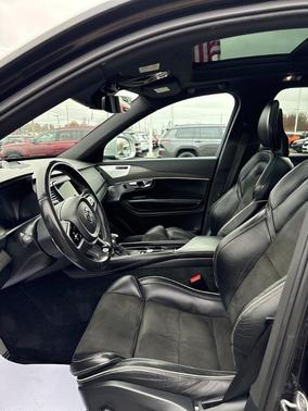 2018 Volvo XC90 T6 R-Design