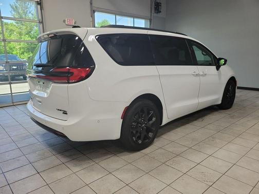 2024 Chrysler Pacifica Limited