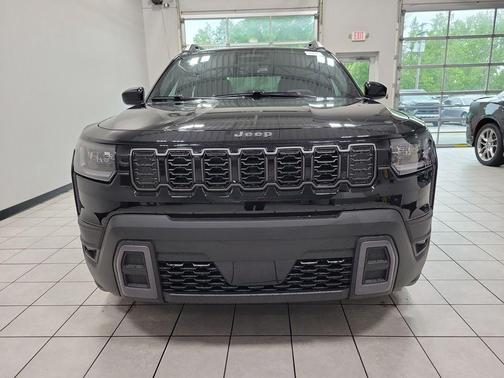 Diamond Black 2026 Jeep Cherokee LAREDO/LIMITED