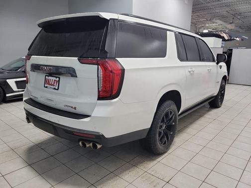 2022 GMC Yukon XL AT4