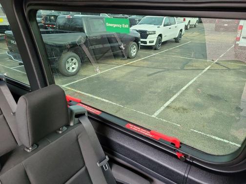 2025 Mercedes-Benz Sprinter 2500 144 WB Standard Roof Passenger