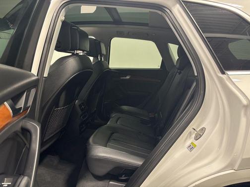 2023 Audi Q5 45 S line quattro Premium