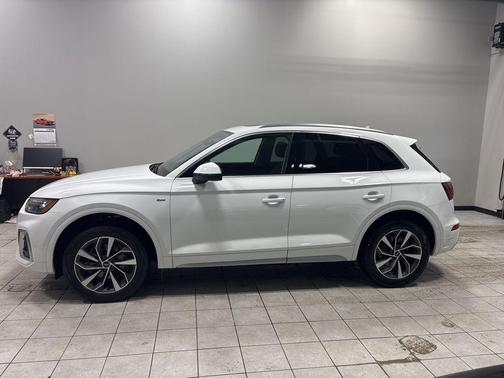 2023 Audi Q5 45 S line quattro Premium