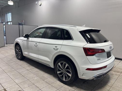 2023 Audi Q5 45 S line quattro Premium