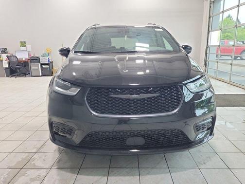 2025 Chrysler Pacifica Hybrid Select