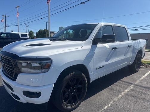 Bright White Clearcoat 2024 RAM 1500 Laramie