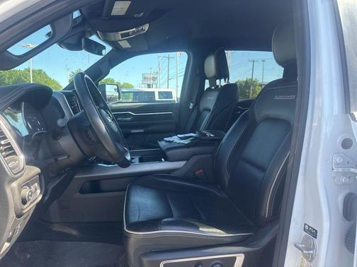 Bright White Clearcoat 2024 RAM 1500 Laramie