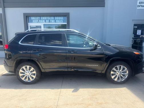 Diamond Black 2018 Jeep Cherokee Overland