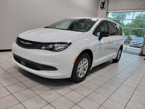 Bright White Clearcoat 2027 Chrysler Pacifica LX