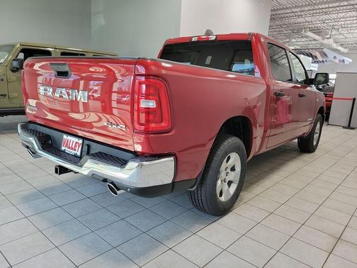 Molten Red Pearlcoat 2026 RAM 1500 Big Horn/Lone Star
