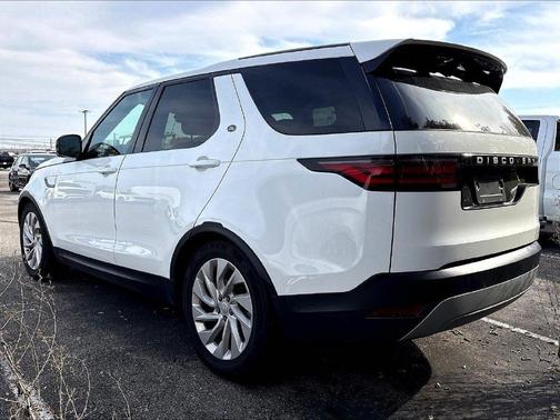 Fuji White 2024 Land Rover Discovery P300 S