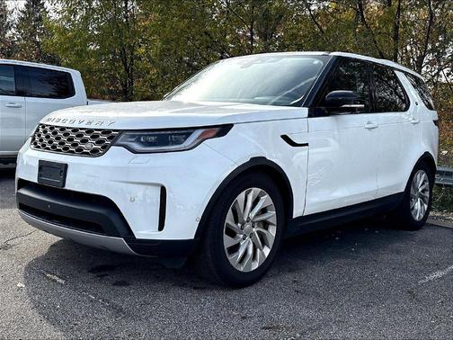 Fuji White 2024 Land Rover Discovery P300 S