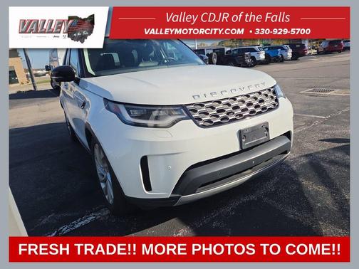 Fuji White 2024 Land Rover Discovery P300 S
