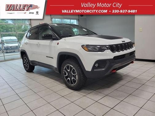 Bright White Clearcoat 2026 Jeep Compass Trailhawk