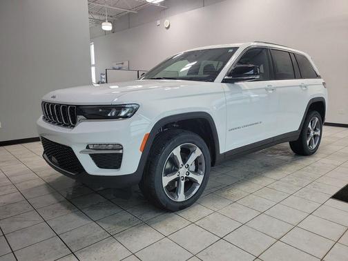Bright White Clearcoat 2025 Jeep Grand Cherokee Limited