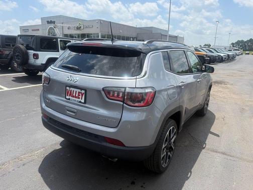 Billet Silver Metallic Clearcoat 2018 Jeep Compass Limited