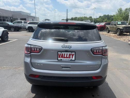 Billet Silver Metallic Clearcoat 2018 Jeep Compass Limited