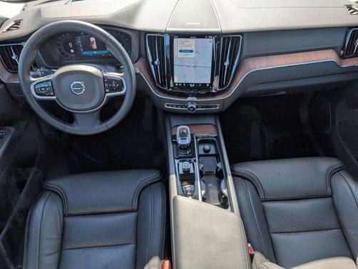 2023 Volvo XC60 B6 Ultimate Bright Theme