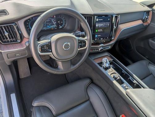 2023 Volvo XC60 B6 Ultimate Bright Theme