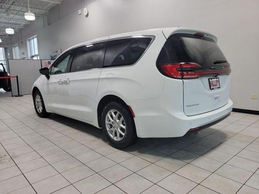 PW7 2027 Chrysler Pacifica SELECT