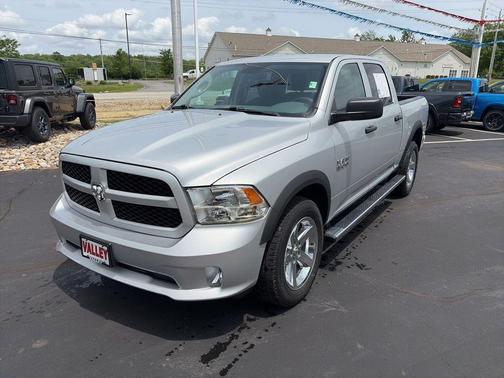 Bright Silver Clearcoat Metallic 2017 RAM 1500 Express