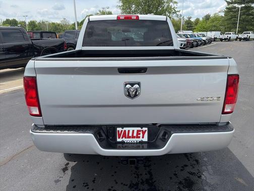 Bright Silver Clearcoat Metallic 2017 RAM 1500 Express