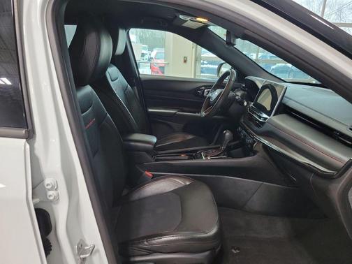 Bright White Clearcoat 2023 Jeep Compass Trailhawk