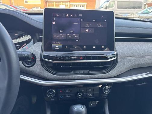 Sting Gray Clearcoat 2023 Jeep Compass Latitude Lux