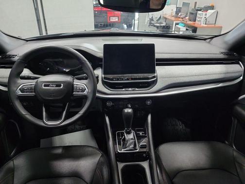 Sting Gray Clearcoat 2023 Jeep Compass Latitude Lux
