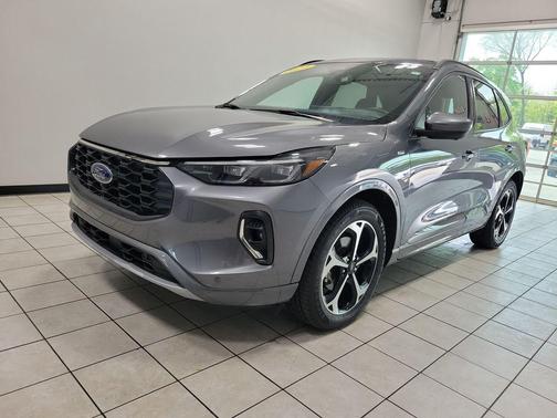 Gray Metallic 2023 Ford Escape ST-Line Elite