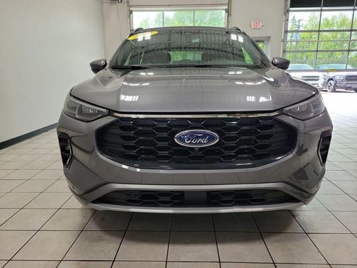 Gray Metallic 2023 Ford Escape ST-Line Elite