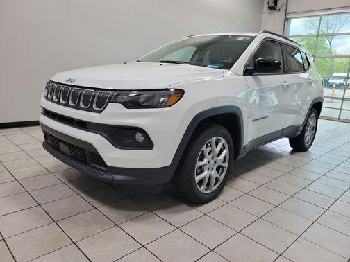Bright White Clearcoat 2022 Jeep Compass Latitude Lux