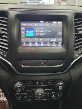 Bright White Clearcoat 2019 Jeep Cherokee Latitude Plus