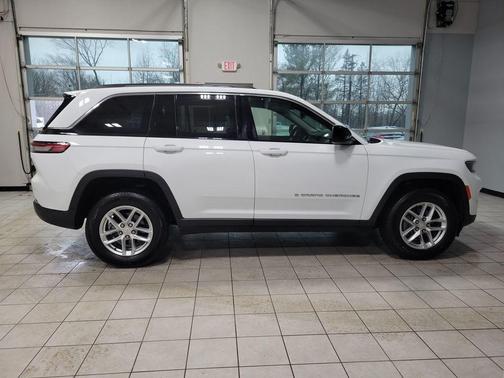 2024 Jeep Grand Cherokee Laredo X